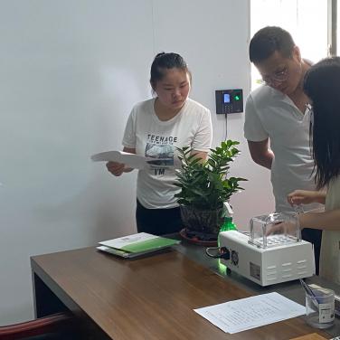 广东江门某五金电镀厂紫外多参数水质测定仪装机培训